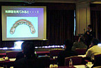 2007年ニュース/IDA出身小泉竜士先生による症例発表「インプラント周囲炎の予防」
