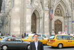 2006年ニュース/3泊5日の強行日程の中、ニューヨーク大聖堂の前にて